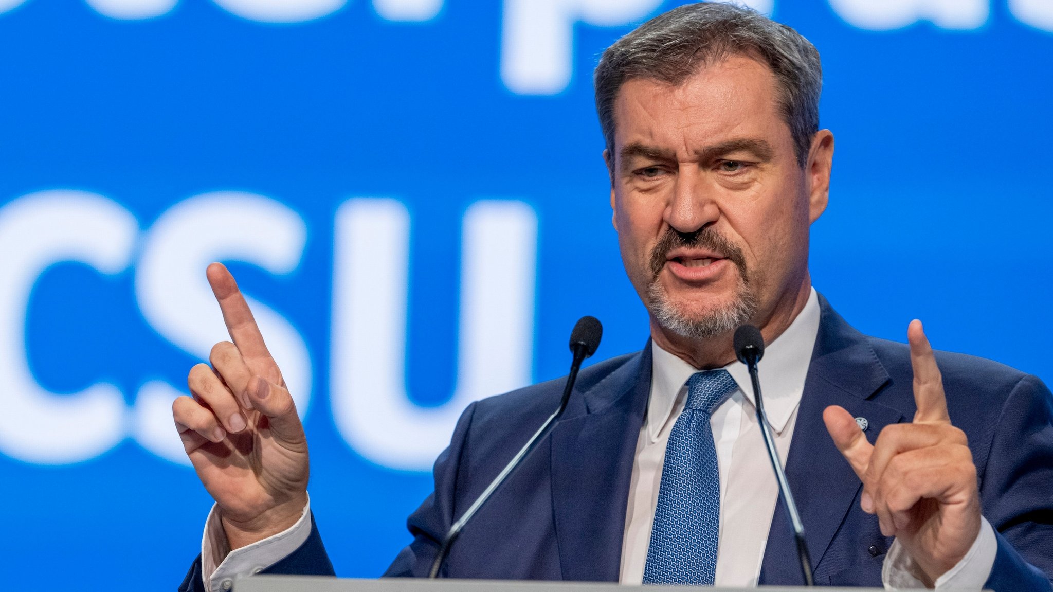 11.10.2024, Bayern, Augsburg: Markus Söder, Vorsitzender der CSU, spricht auf dem Parteitag der CSU. (zu dpa: «Söder: Nein zu Schwarz-Grün und Nein zu BSW auf Bundesebene») Foto: Peter Kneffel/dpa +++ dpa-Bildfunk +++