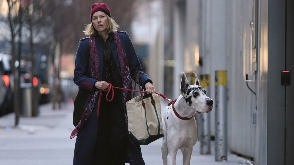 Naomi Watts und ihre Film-Dogge in einer Szene aus "Loyal Friend"
