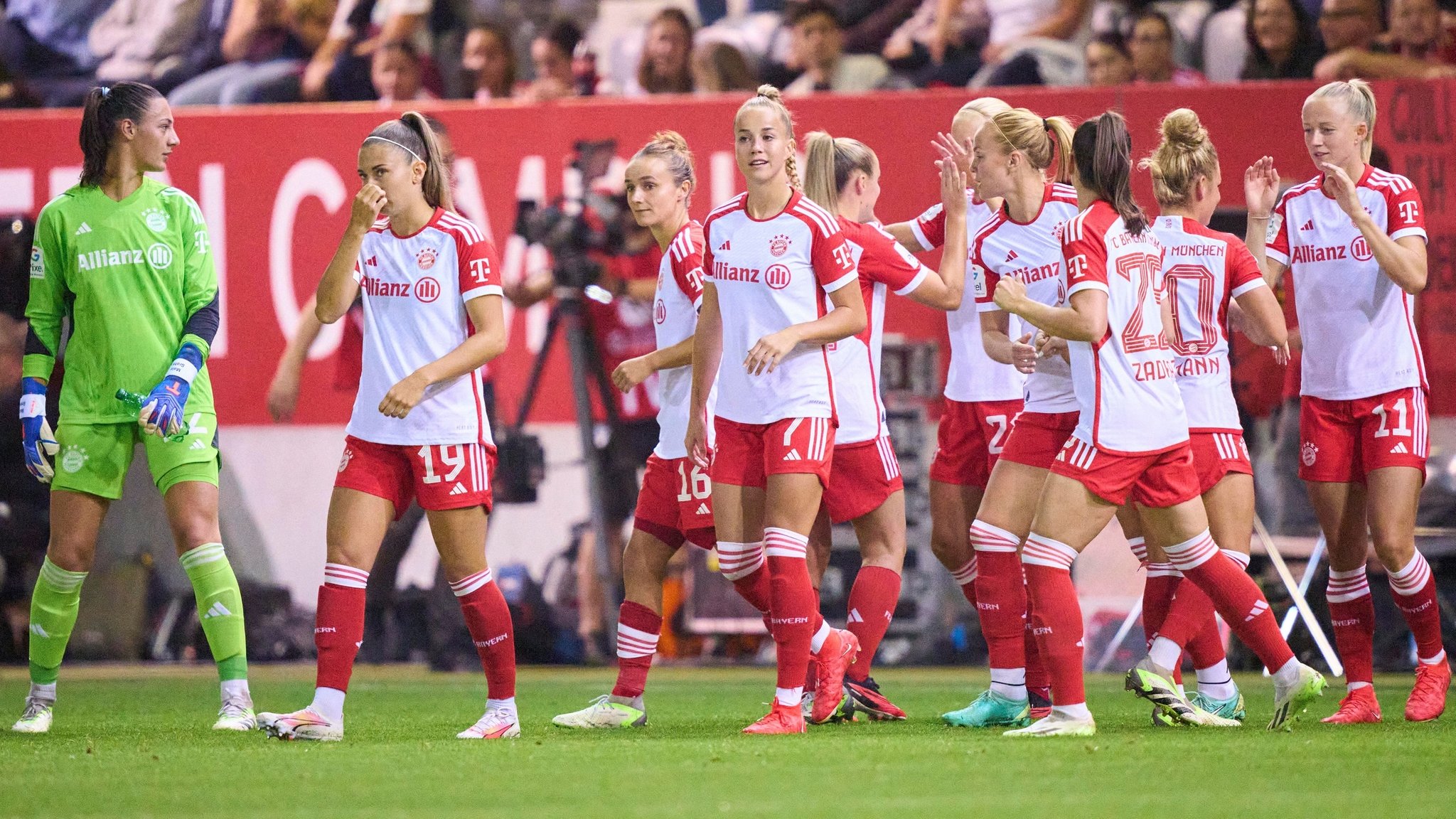 FC-Bayern-Frauen gegen Frankfurt: Die Arena wird alltäglicher