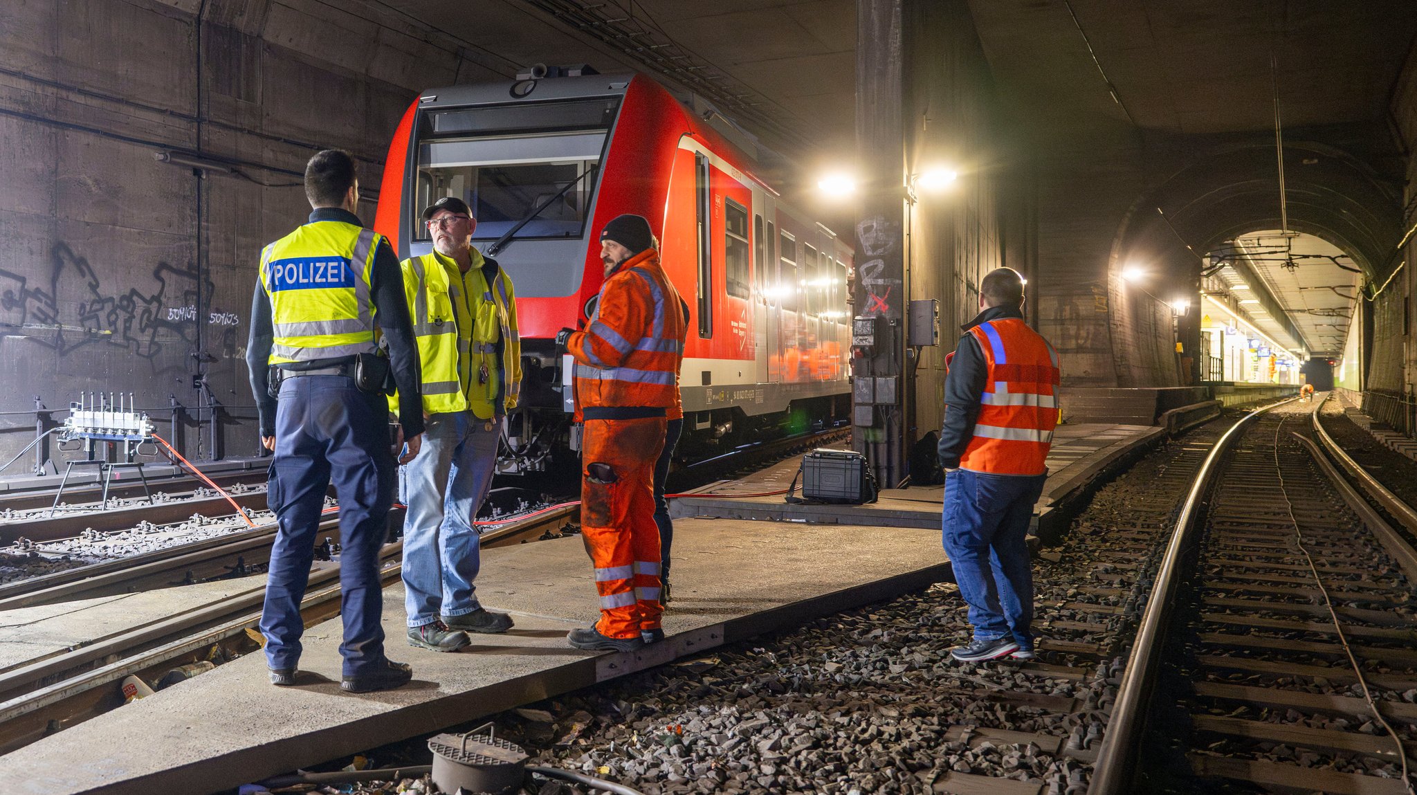 Münchner S-Bahn bleibt in Tunnel liegen – Feuerwehr räumt Zug