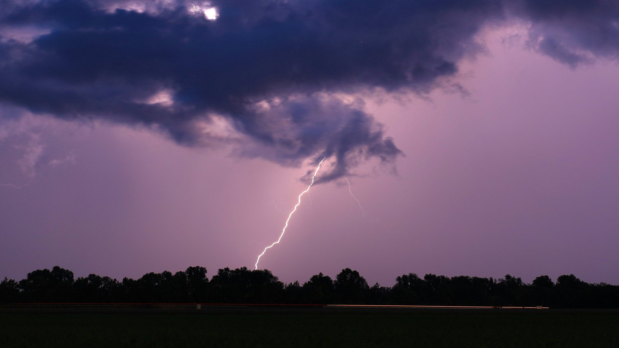 Wetterdienst warnt vor schweren Gewittern im Süden Bayerns