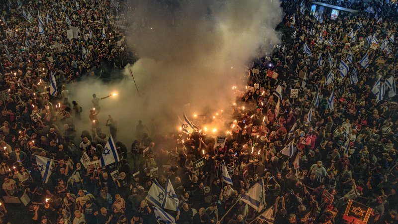 Zehntausende demonstrierten am 30. März gemeinsam mit den Familien der Geiseln in Tel Aviv gegen Premierminister Benjamin Netanjahu.