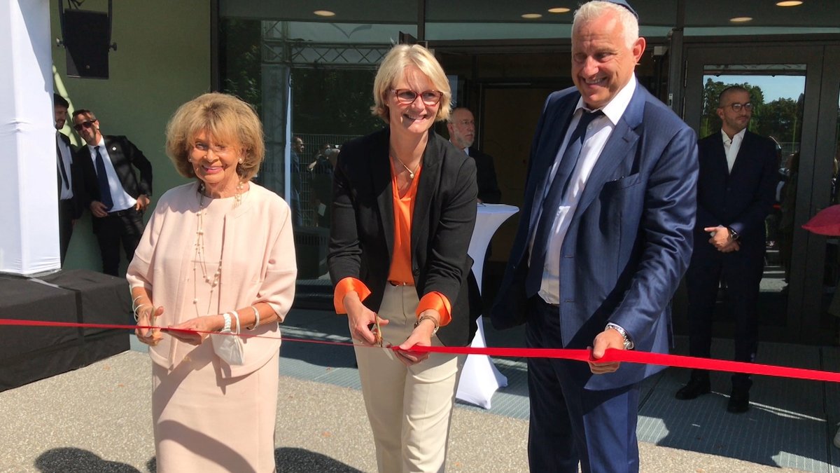 IKG-Präsidentin Charlotte Knobloch (l.) und Bundesbildungsministerin Anja Karliczek eröffnen das neue jüdische Gymnasium.