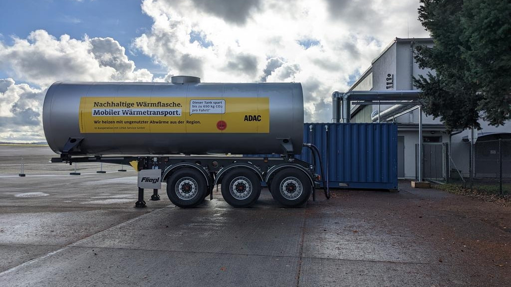 Ersetzt von der Wärmeleistung her rund 250 Liter Heizöl: in Salzlösung gespeicherte Abwärme aus Biogasanlagen im Landkreis Landsberg/Lech.