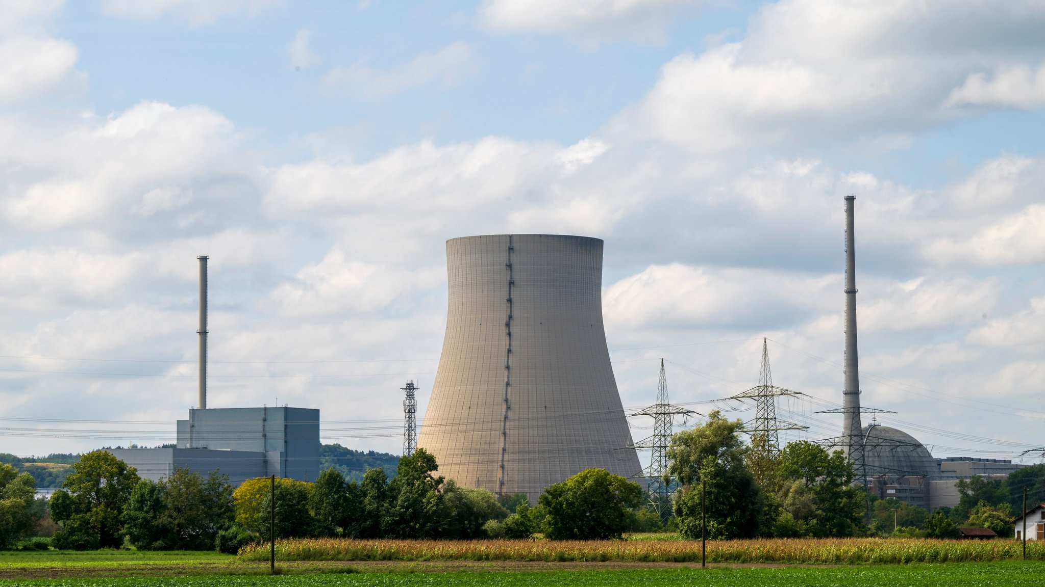 Das stillgelegte Kernkraftwerk Isar 2 in Niederbayern.