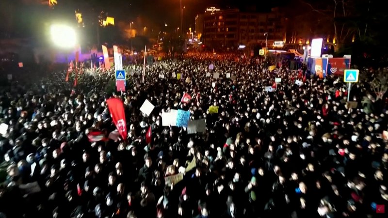 Türkei: Erneut Hunderttausende auf die Straße | Bild: Bayerischer Rundfunk 2025 Türkei: Erneut Hunderttausende auf die Straße