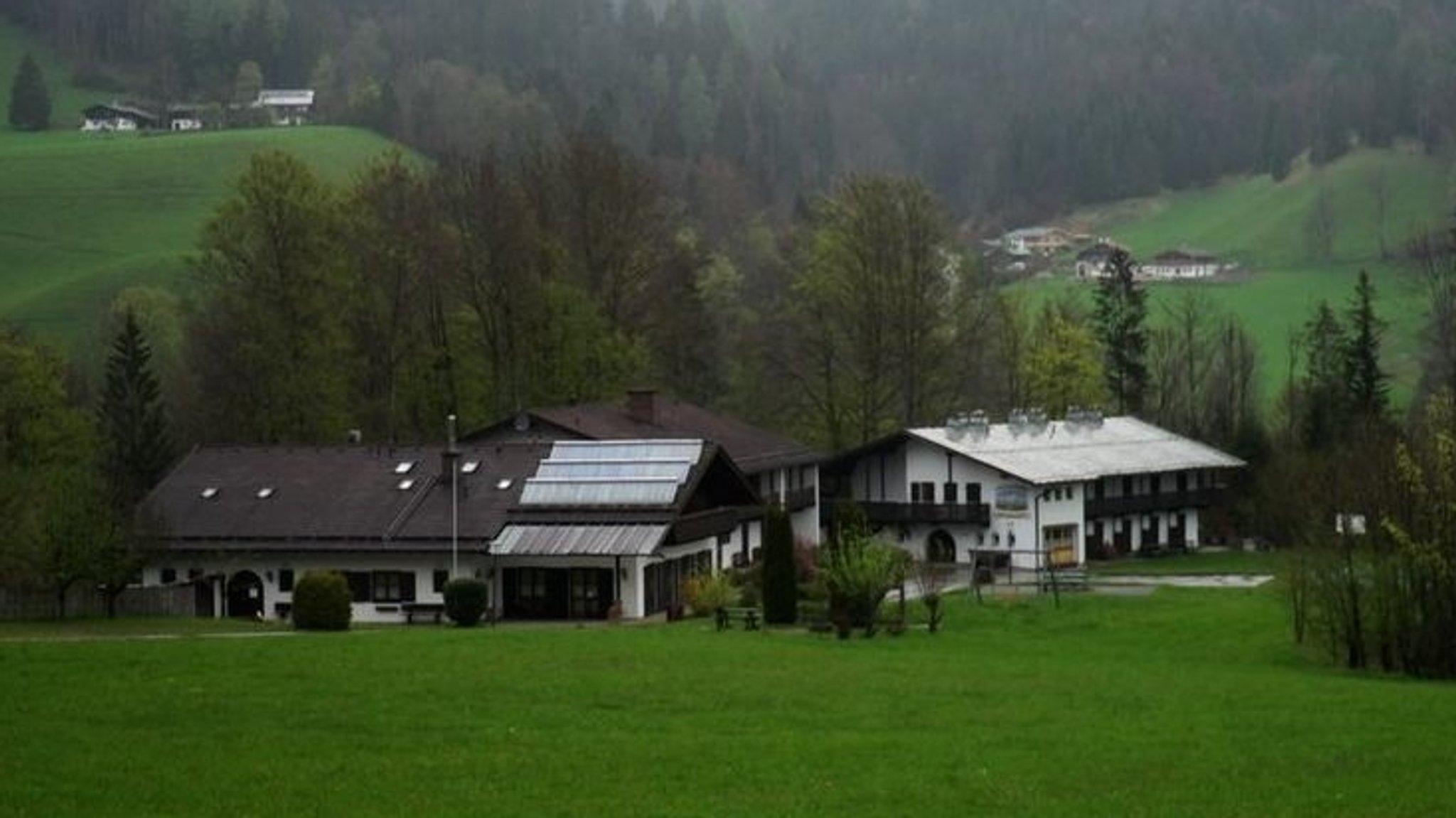 Der Schapbachhof liegt abgelegen am Ortsrand von Schönau am Königssee.