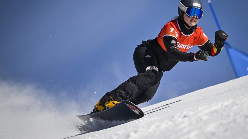 14.01.2023, Schweiz, Scuol: Snowboard: Weltcup: Parallel-Riesenslalom, Damen, Qualifikation: Carolin Langenhorst aus Deutschland in Aktion. 