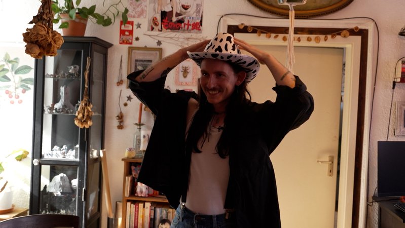 Die Swifties fiebern dem Samstag im Olympiastadion entgegen - teils schon seit einem Jahr. Viele Vorbereitungen sind bereits abgeschlossen. | Bild: BR Die Swifties fiebern dem Samstag im Olympiastadion entgegen - teils schon seit einem Jahr. Viele Vorbereitungen sind bereits abgeschlossen.