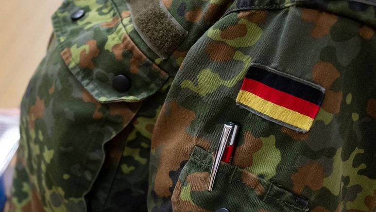 Ein Bundeswehroffizier ist in Düsseldorf wegen Spionage für Russland zu dreieinhalb Jahren Haft verurteilt worden. | Bild:dpa-Bildfunk/Sven Hoppe