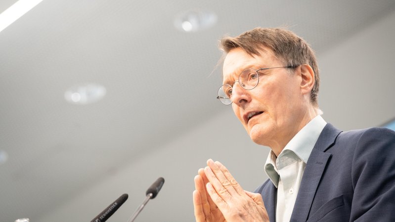 Bundesgesundheitsminister Karl Lauterbach (SPD) | Bild: picture alliance / Chris Emil Janße Bundesgesundheitsminister Karl Lauterbach (SPD)