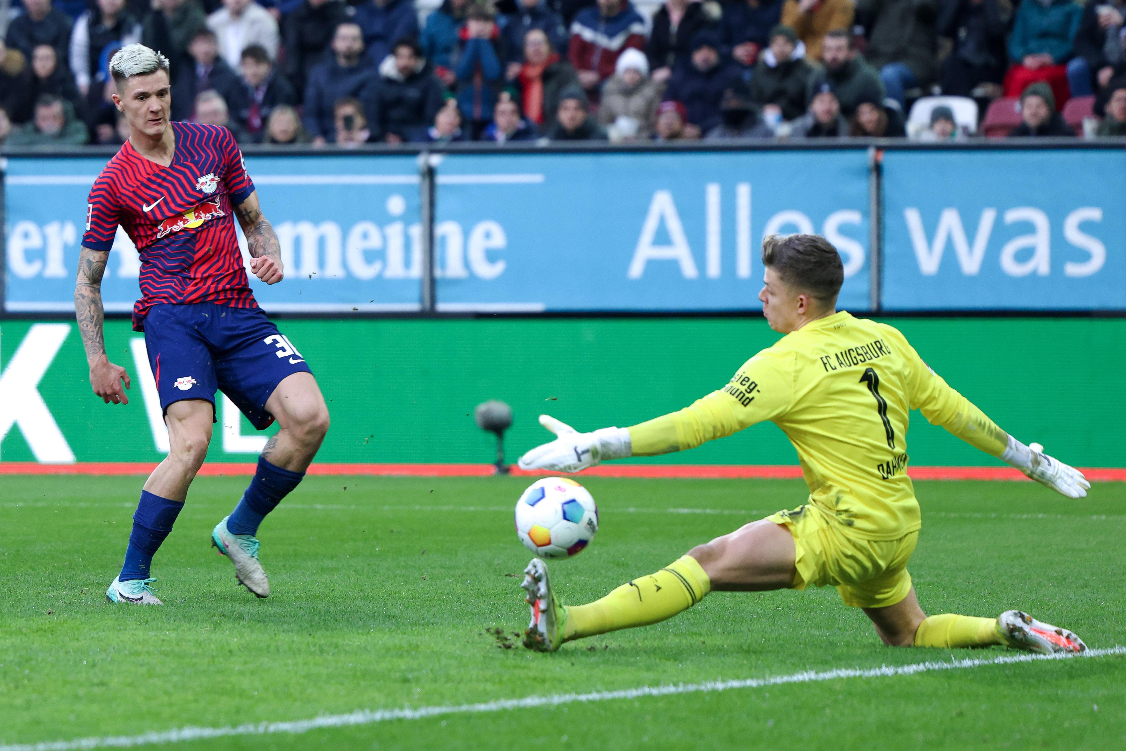 Spielszene FC Augsburg - RB Leipzig