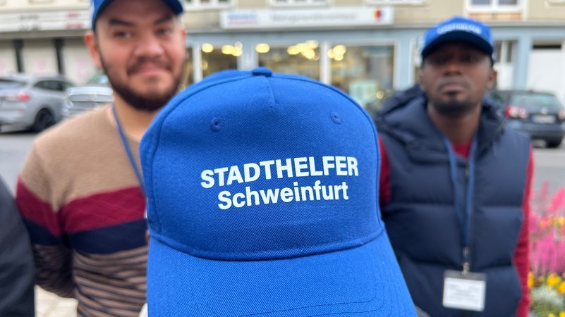 Stadthelfer Schweinfurt: Ehrenamtlich in der Innenstadt unterwegs | Bild: BR / Ralph Wege Stadthelfer Schweinfurt: Ehrenamtlich in der Innenstadt unterwegs