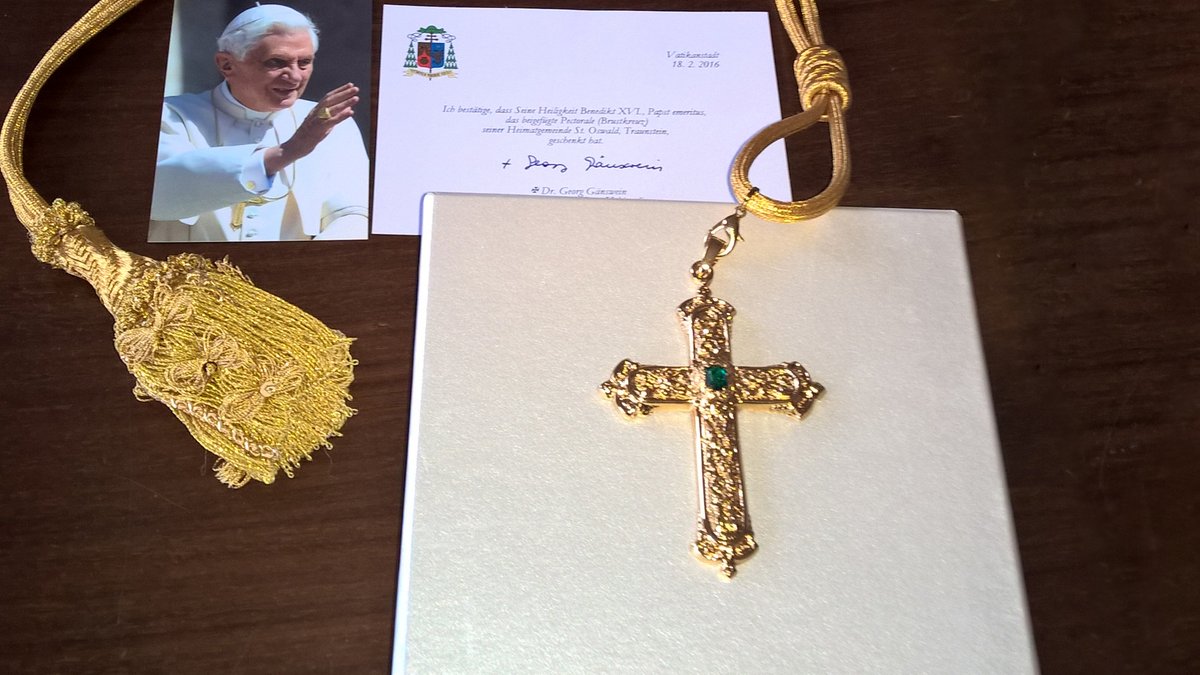 Brustkreuz des verstorbenen Papstes Benedikt gestohlen
