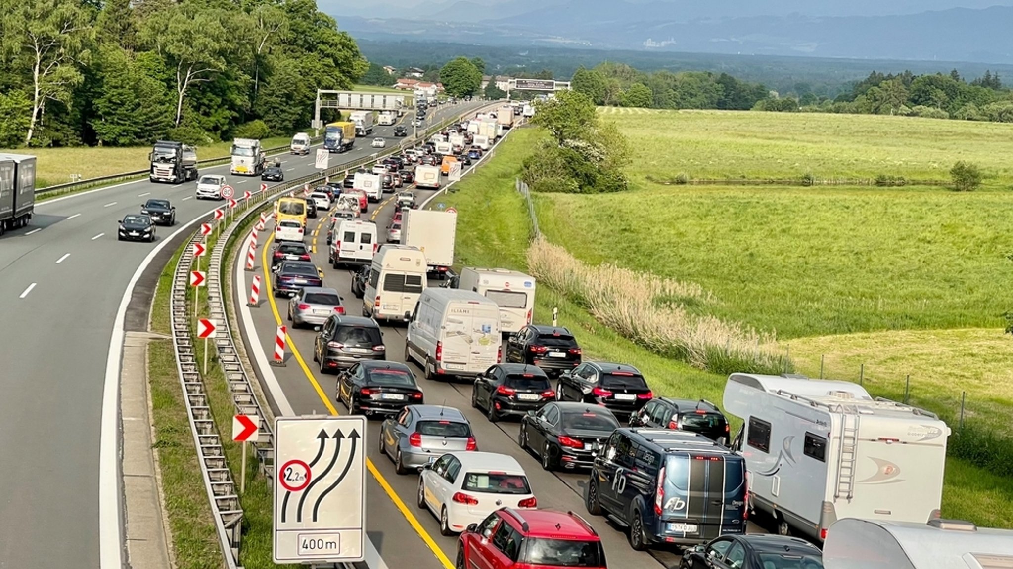 Stau am Irschenberg auf der A8 Richtung Salzburg (Archivbild)