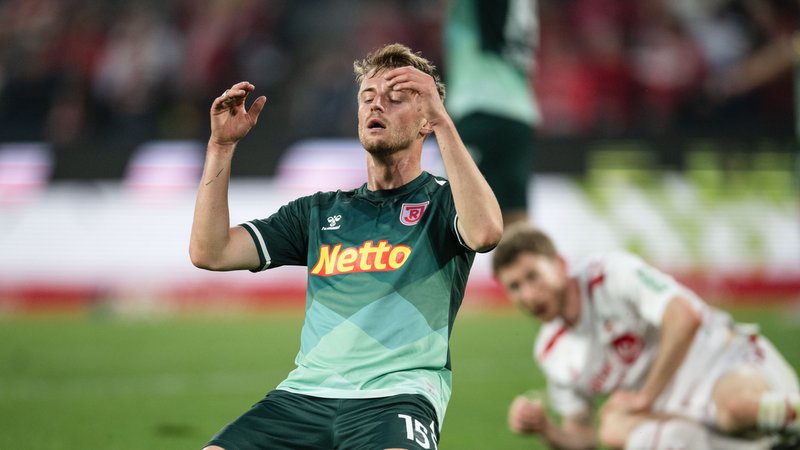Spielszene 1. FC Köln - SSV Jahn Regensburg | Bild: picture-alliance/dpa Spielszene 1. FC Köln - SSV Jahn Regensburg