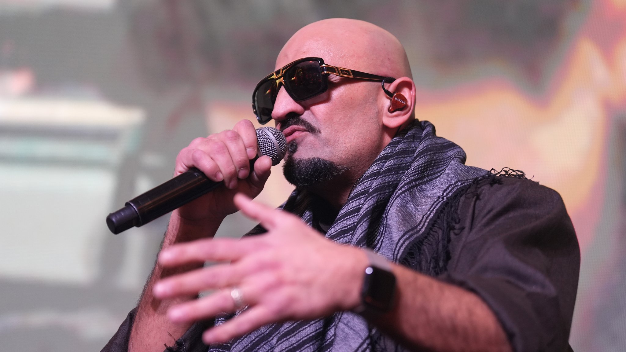 Der Rapper Xatar während eines Auftritts | Bild: picture alliance/dpa | Marcus Brandt Der Rapper Xatar während eines Auftritts