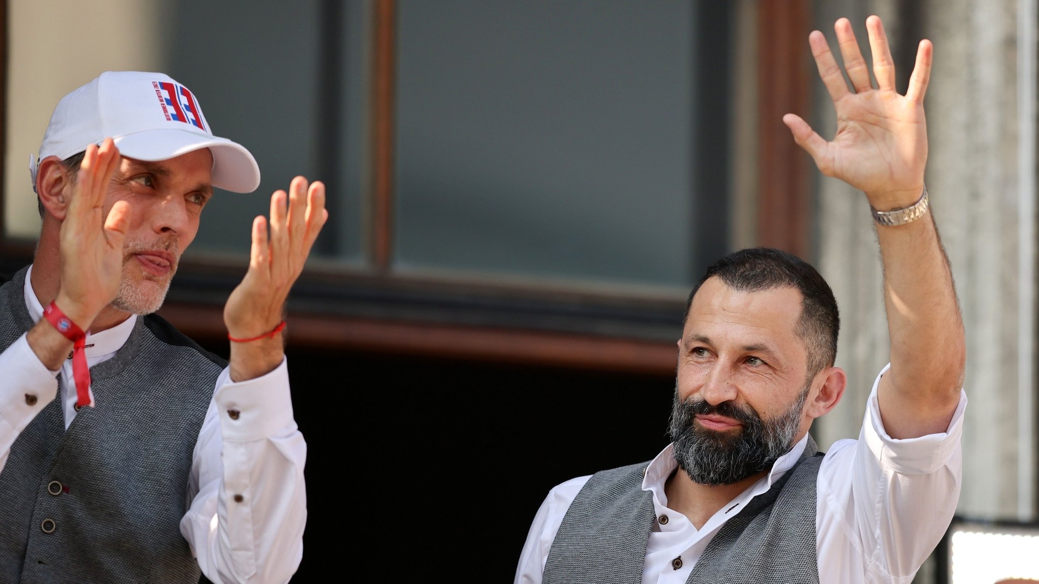 Thomas Tuchel und Hasan Salihamidzic auf dem Rathausbalkon