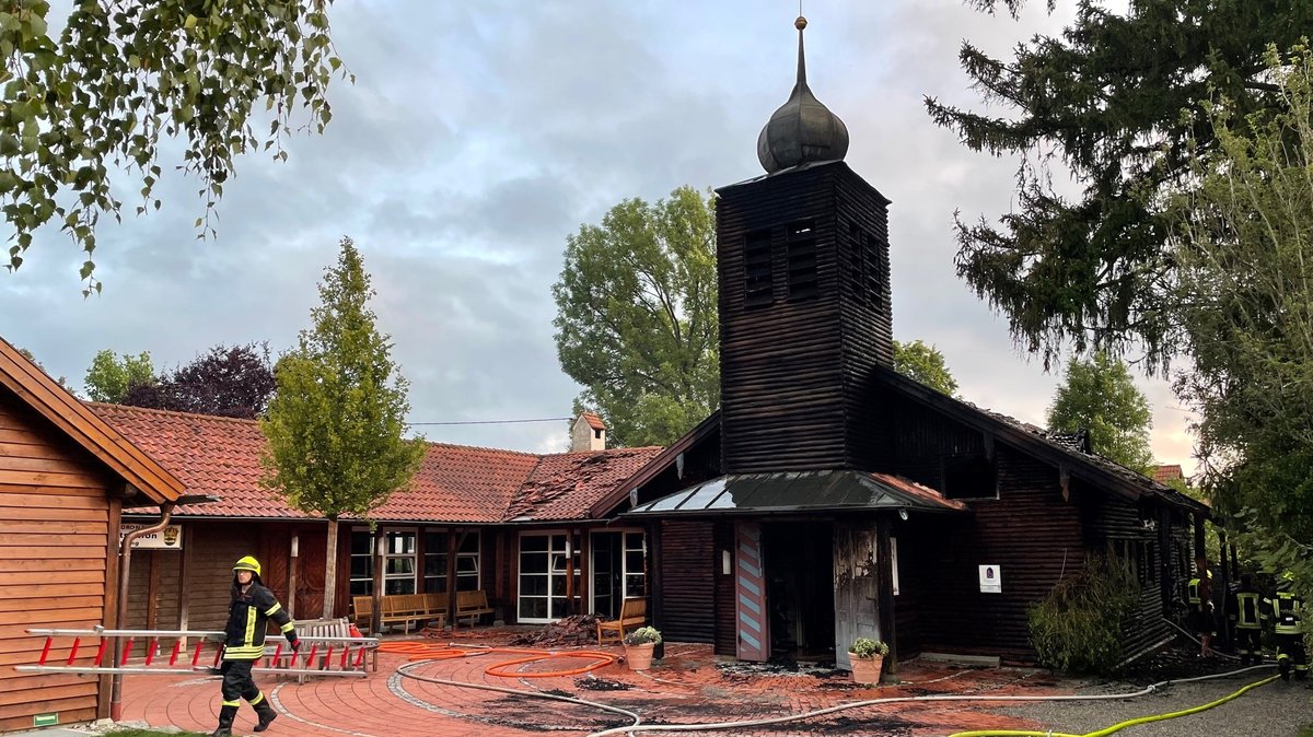 Utting am Ammersee: Christuskirche durch Brand zerstört