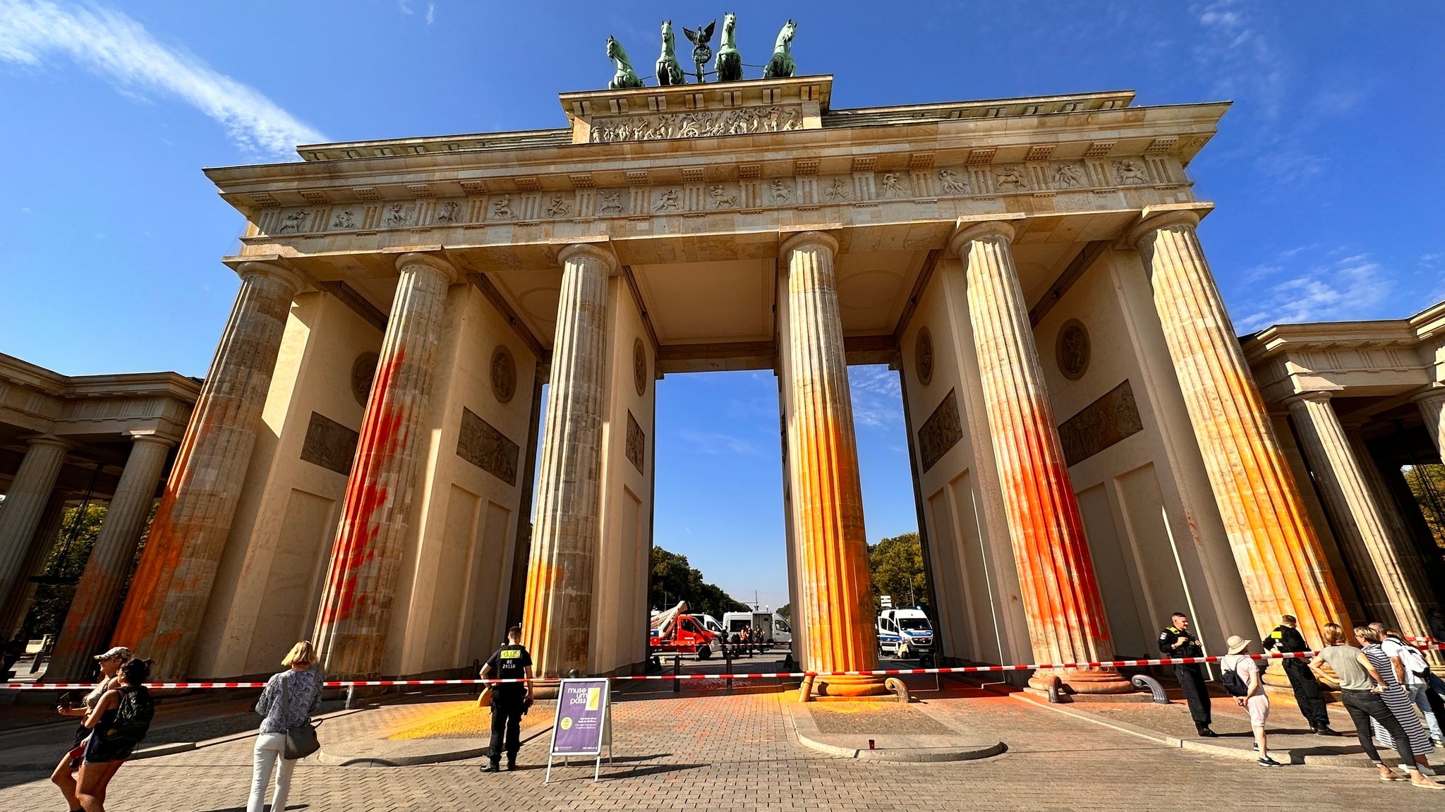 Farbattacke auf Brandenburger Tor: Klimaaktivisten angeklagt