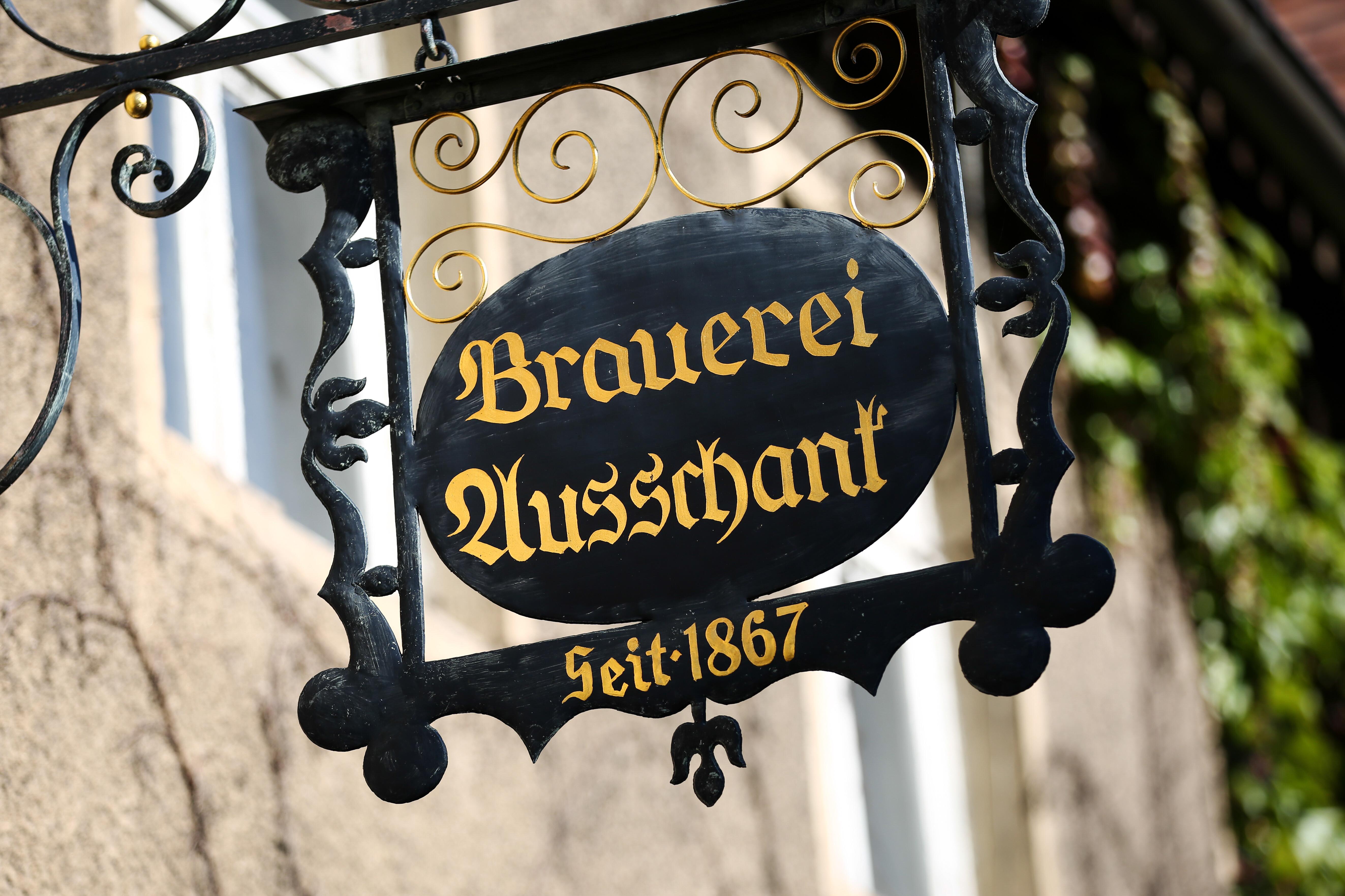 Werbung für einen Ausschank mit langjähriger Tradition