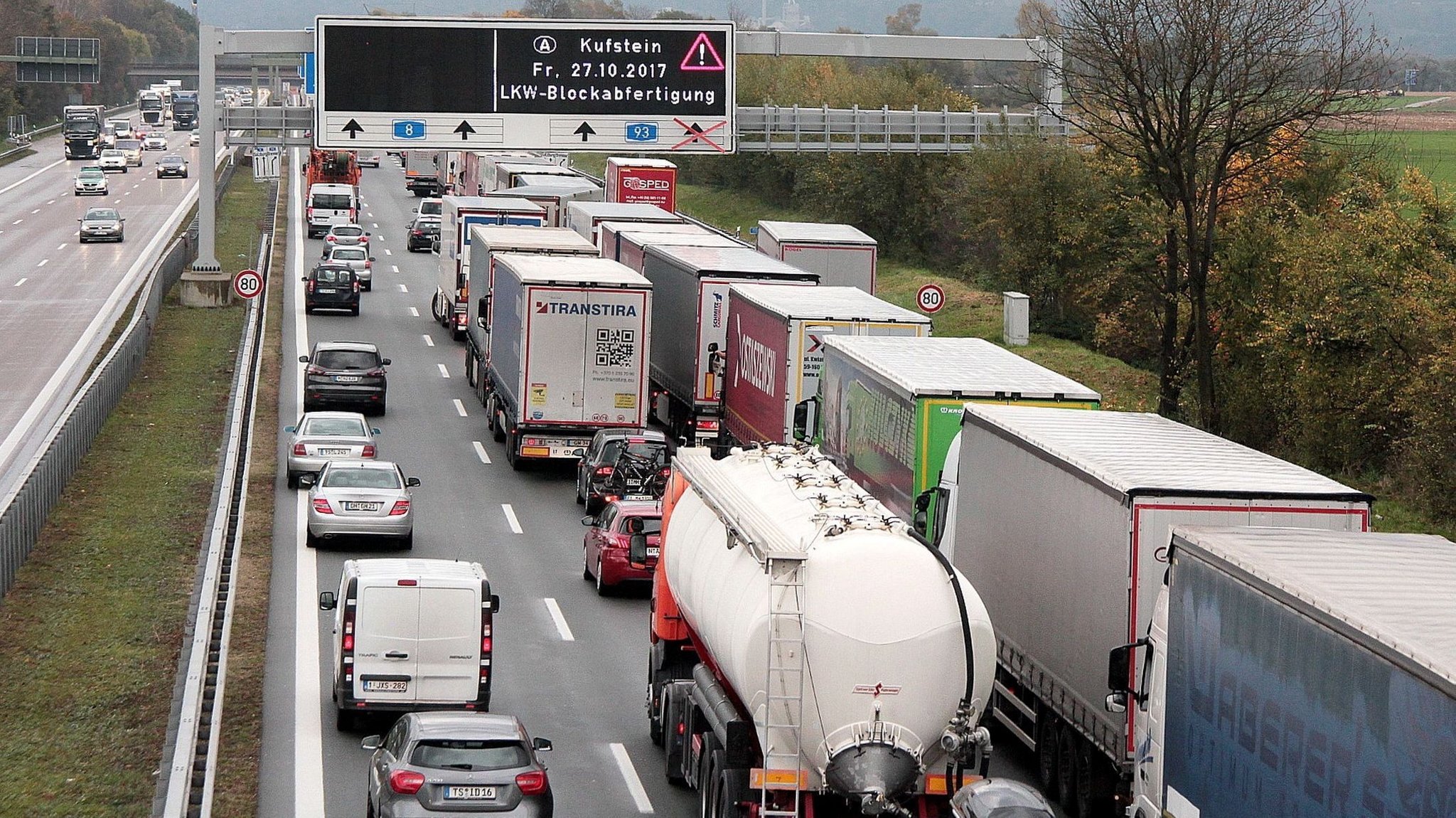 Autofahrt in den Süden - Was in Österreich zu beachten ist