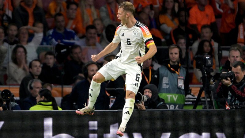 Joshua Kimmich bejubelt seinen Treffer zum zwischenzeitlichen 2:1 | Bild: dpa-Bildfunk/Federico Gambarini Joshua Kimmich bejubelt seinen Treffer zum zwischenzeitlichen 2:1