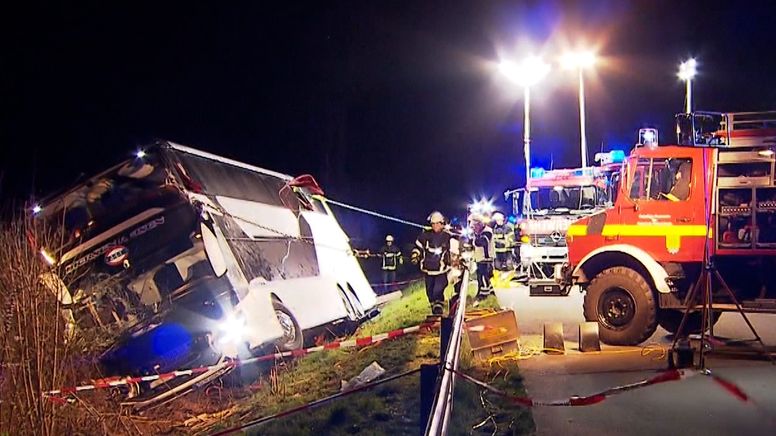 Erneut schwerer Busunfall: Berufsschüler in NRW verunglückt | Bild:BR