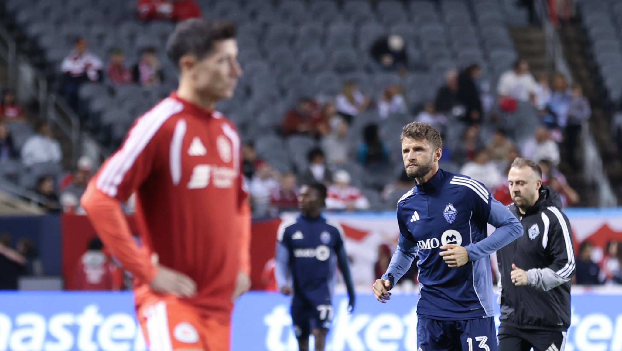 Robert Lewandowski (Chicago Fire) und Thomas Müller treffen in der MLS aufeinander. | Bild: IMAGO / Sports Press Photo Robert Lewandowski (Chicago Fire) und Thomas Müller treffen in der MLS aufeinander.