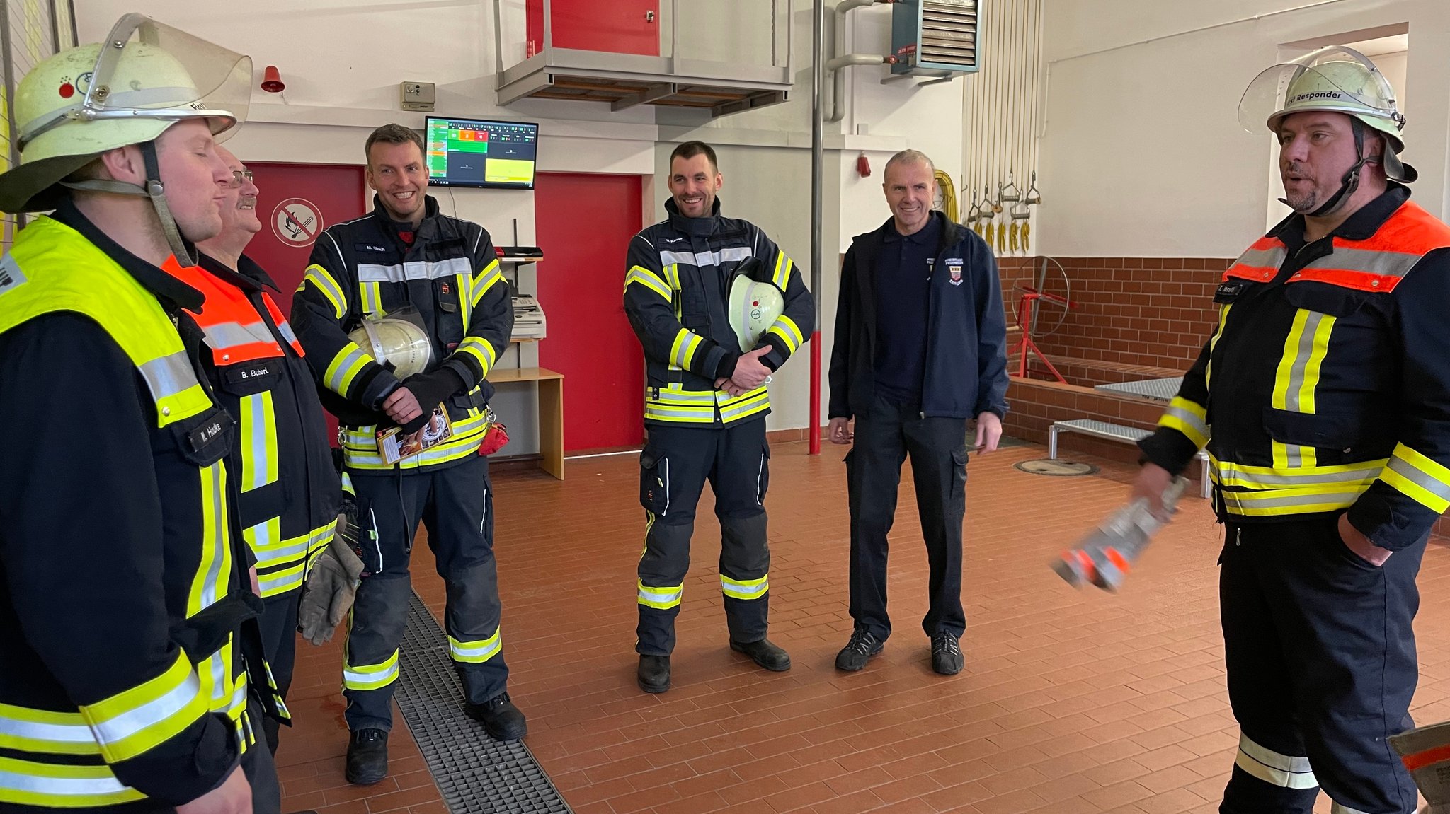 Einsatzbesprechung der Freiwilligen Feuerwehr – Richard Ullrich ist nurmehr als passives Mitglied dabei.