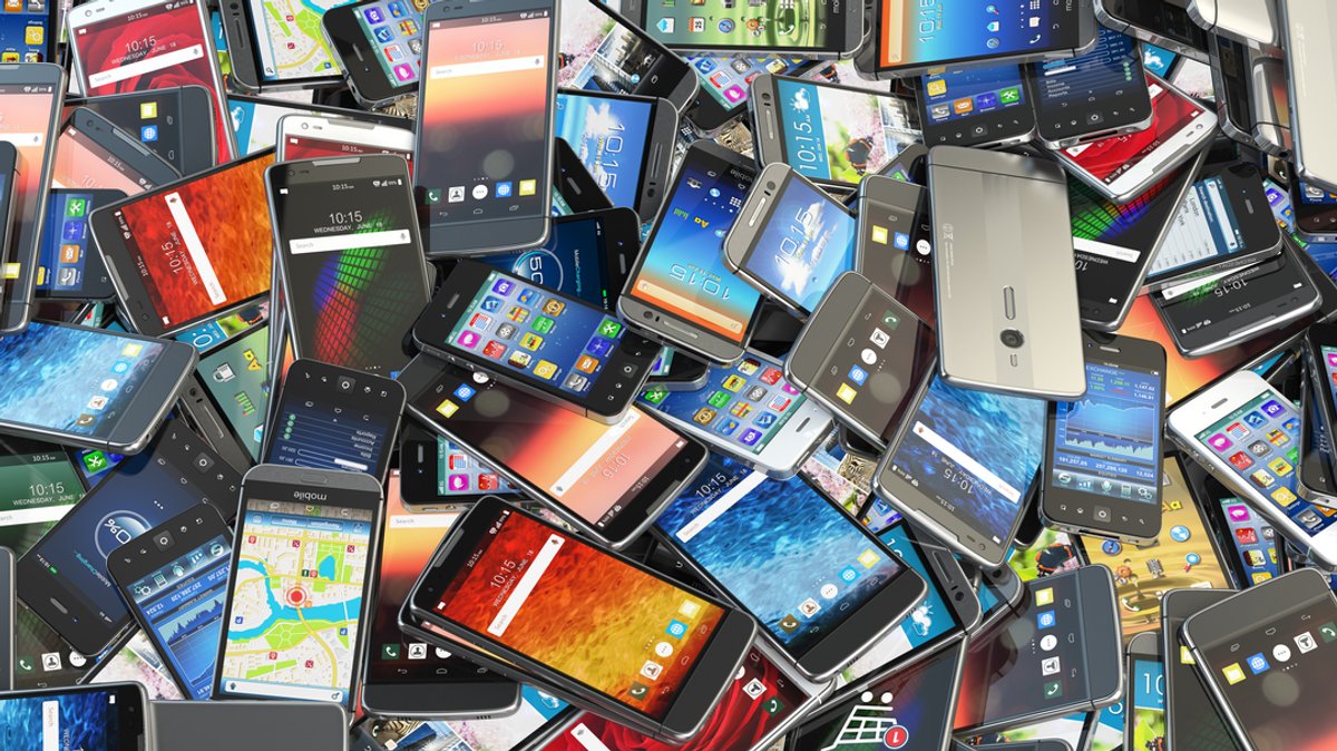 Über 21 Millionen neue Smartphones werden 2023 in Deutschland verkauft, schätzt Bitkom. Mehr als die Hälfte ist nicht einmal ein Jahr alt. 