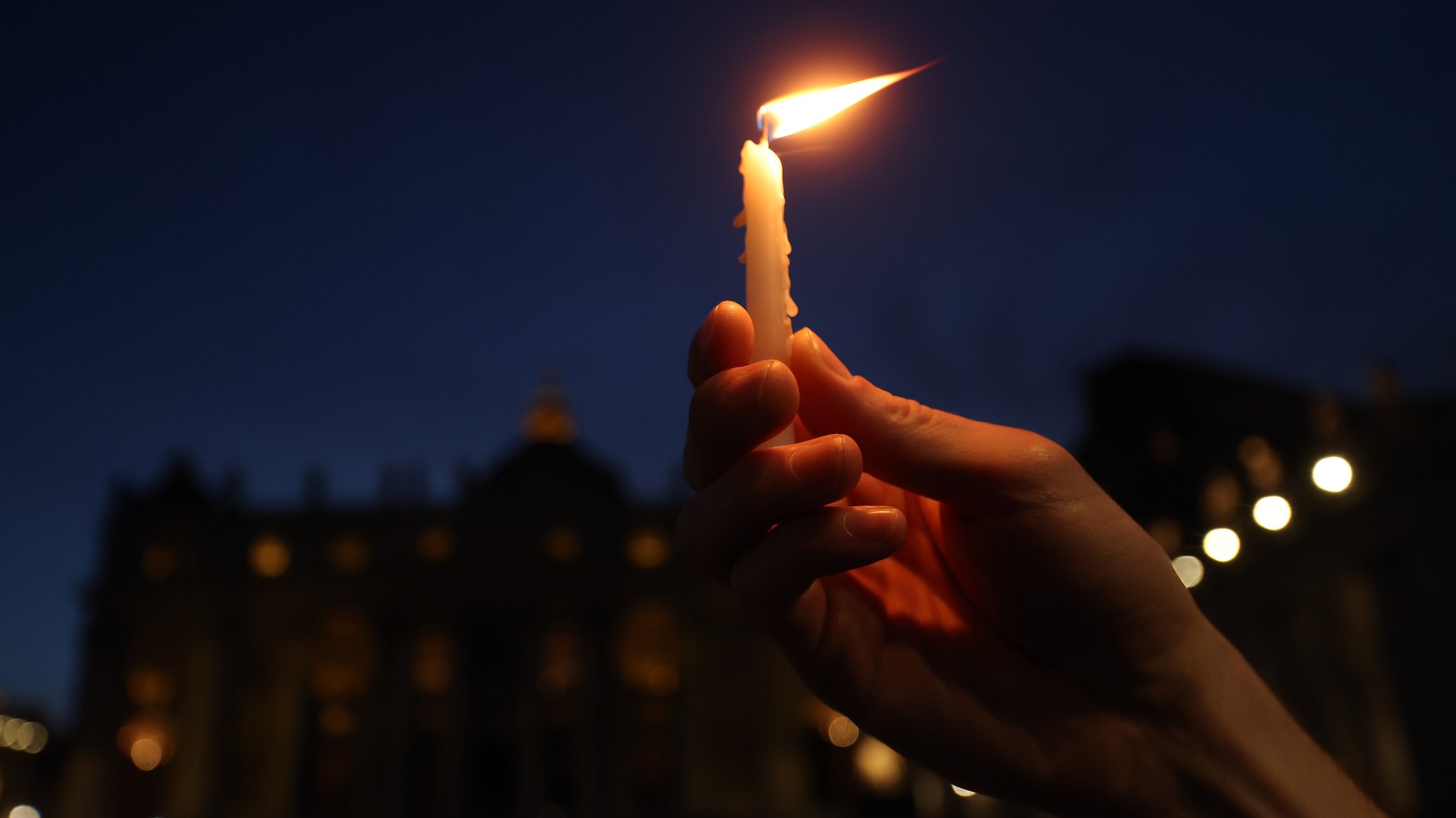 An Mariä Lichtmess werden traditionell die Kerzen für das kommende Jahr gesegnet. | Bild: picture alliance / ZUMAPRESS.com | Marco Iacobucci An Mariä Lichtmess werden traditionell die Kerzen für das kommende Jahr gesegnet.