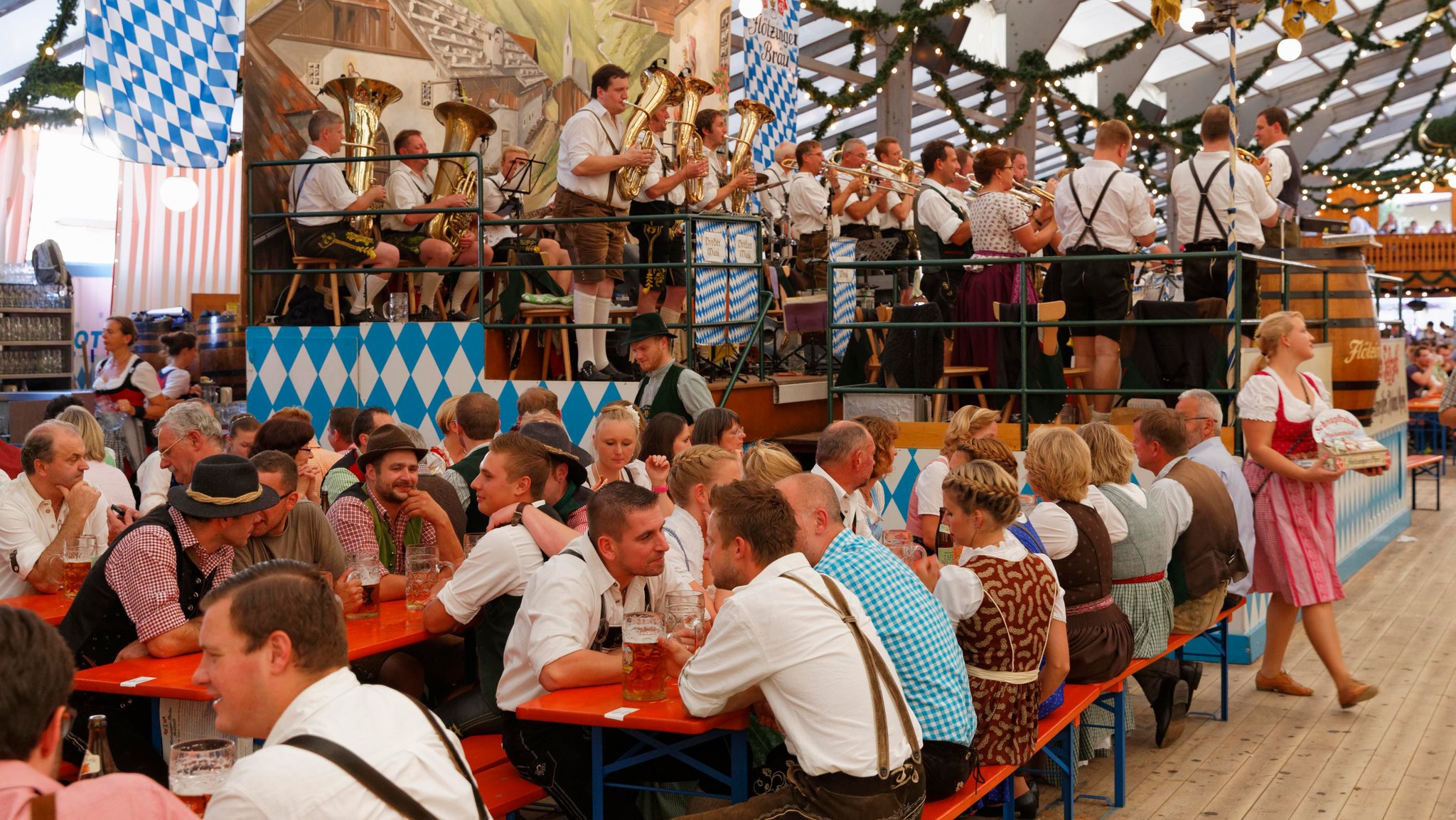 Bierzelt am Rosenheimer Herbstfest