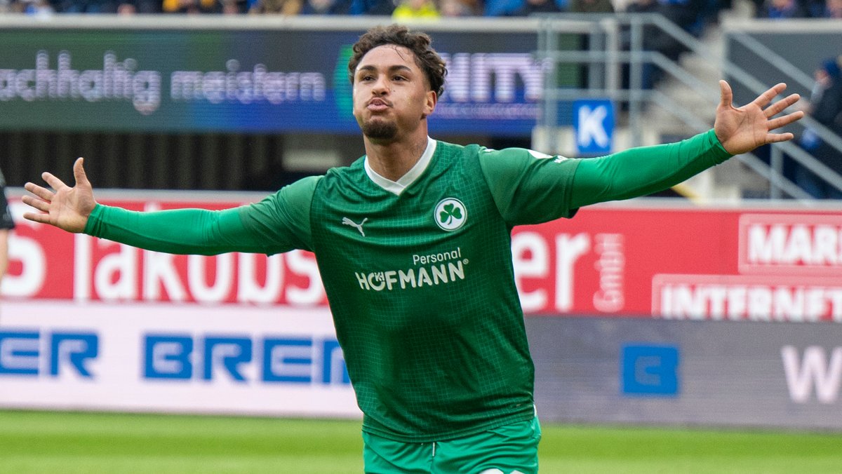 Armindo Sieb nach seinem Treffer zum 1:0 in Paderborn