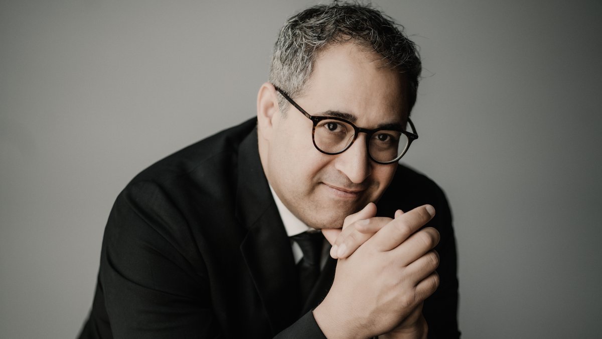Leo Hussain