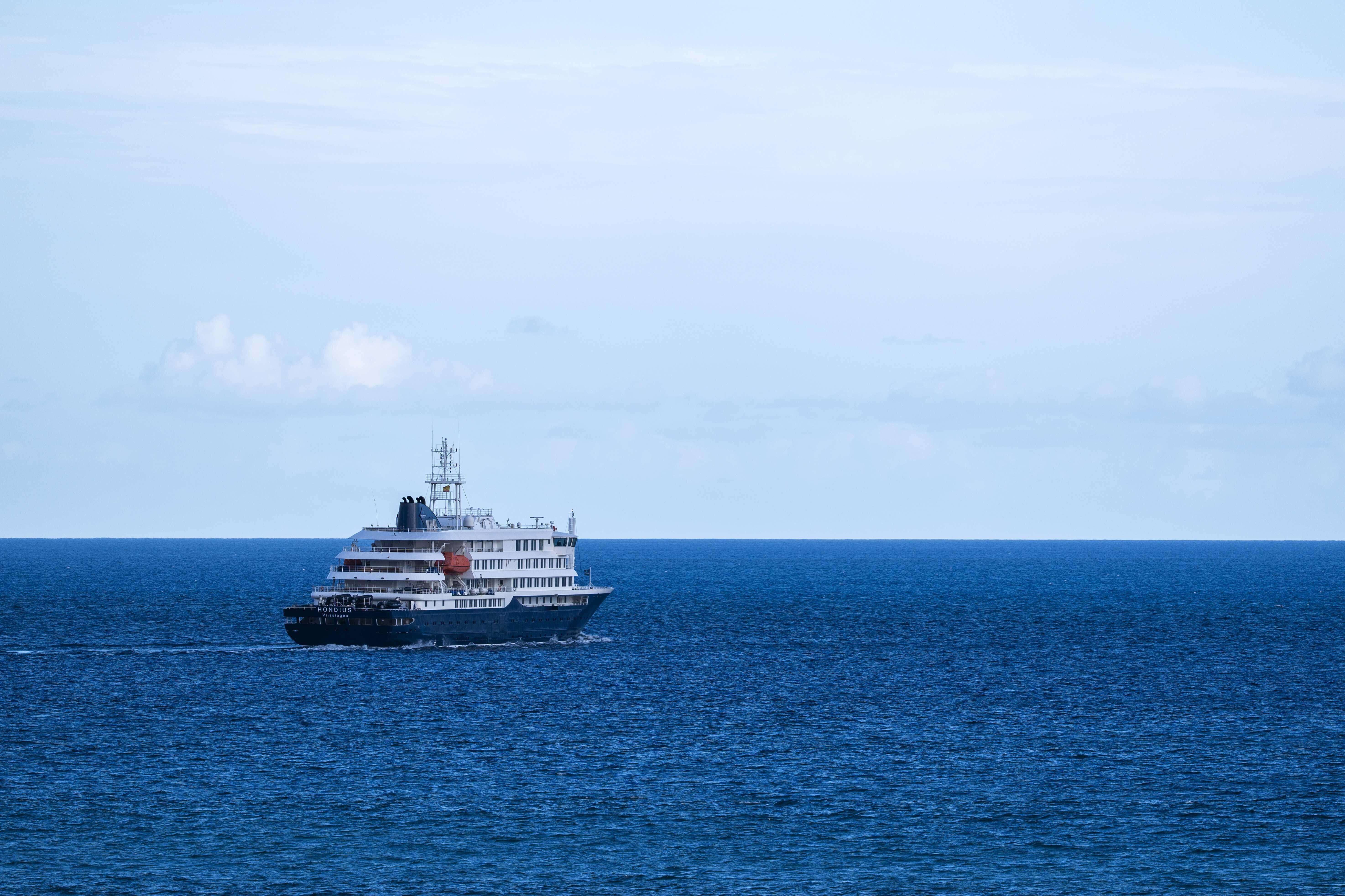 Kreuzfahrtschiff M/V Hondius vor Teneriffa