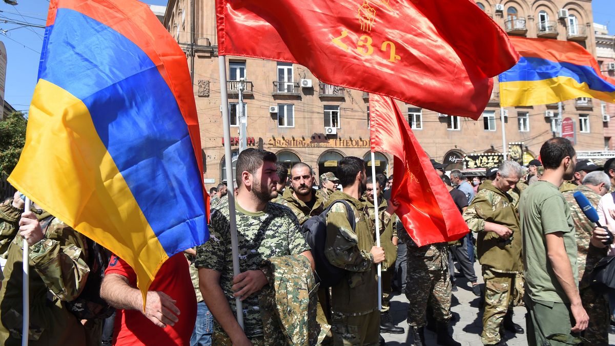 Kampfe In Bergkarabach Armenien Erklart Kriegszustand Br24