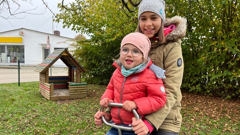 Felizia und Romina leben mit Spenderherzen. | Bild: BR / Astrid Uhr Felizia und Romina leben mit Spenderherzen.