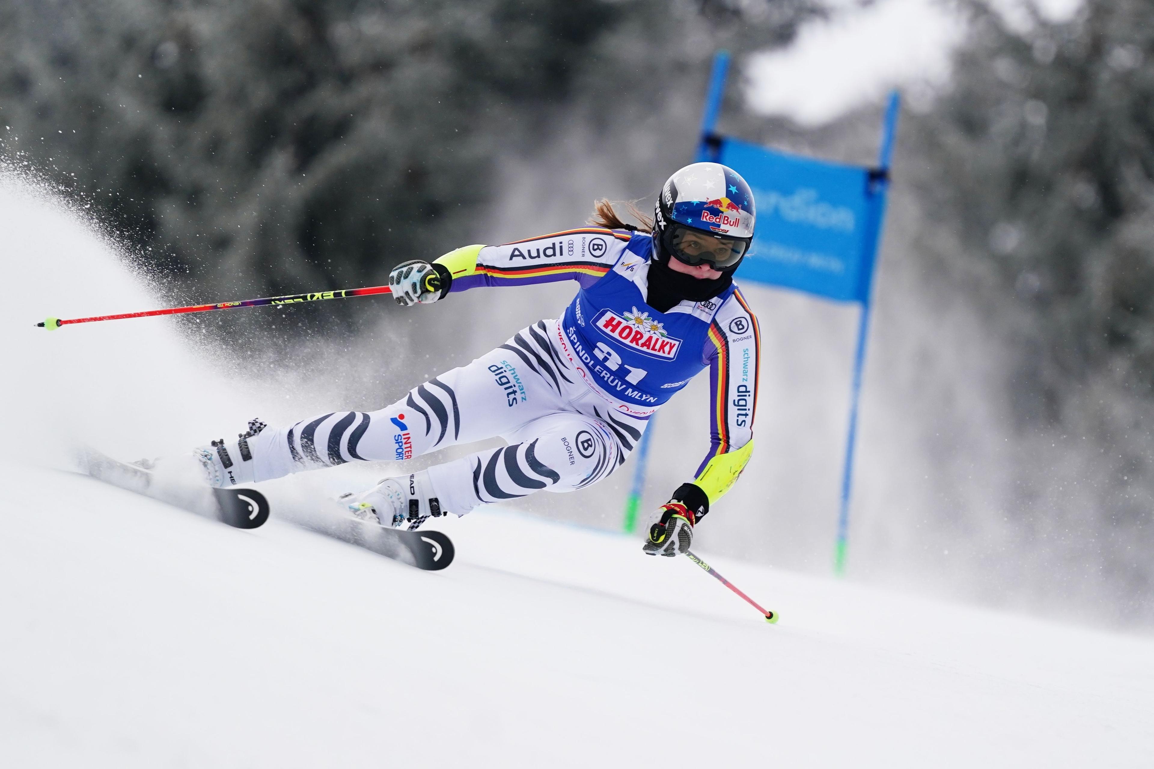 24.01.2026, Tschechien, Spindleruv Mlyn: Ski alpin: Weltcup, Riesenslalom, Frauen. Die Deutsche Emma Aicher rast die Strecke hinunter. Foto: Pier Marco Tacca/AP/dpa +++ dpa-Bildfunk +++