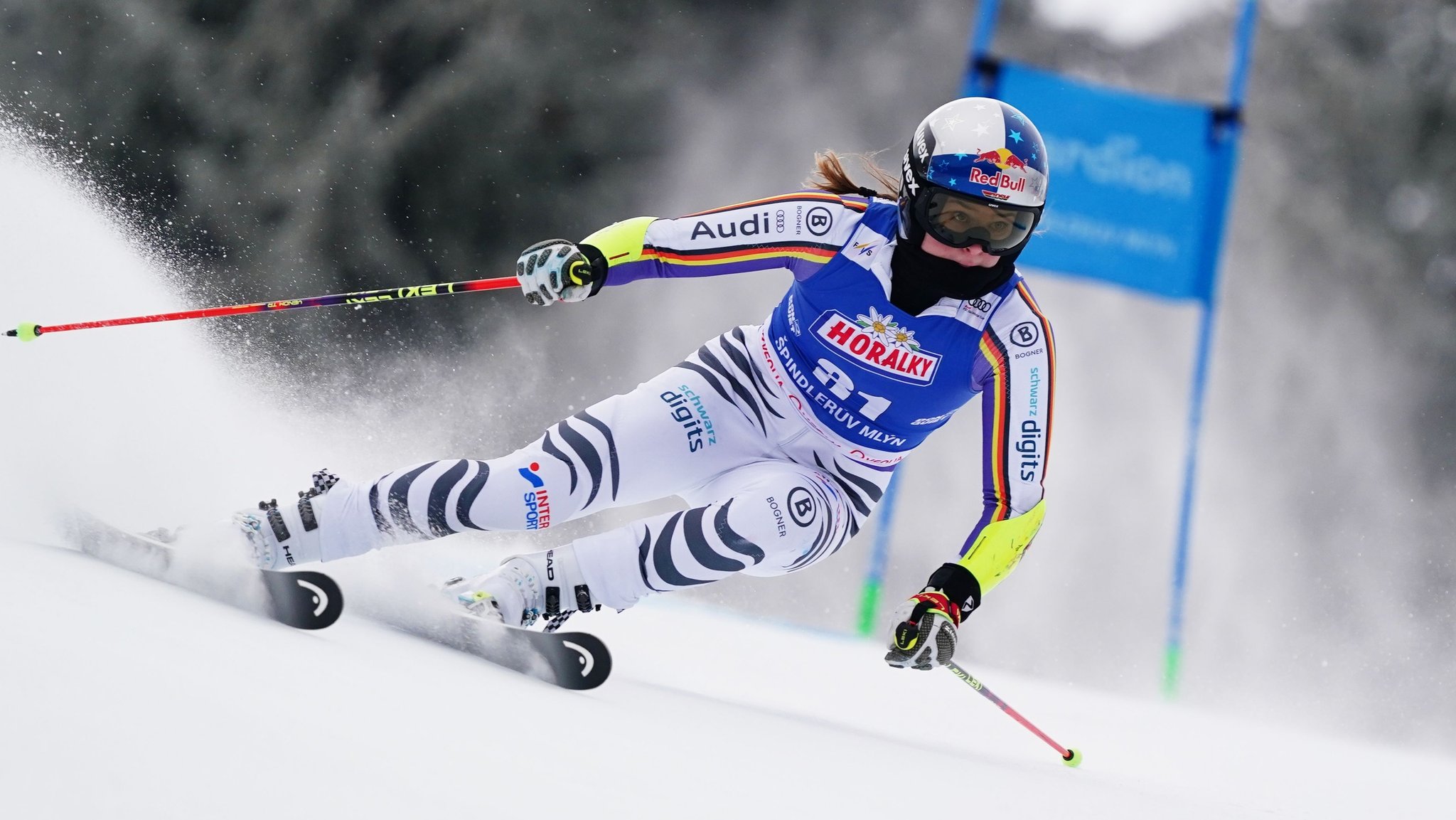 24.01.2026, Tschechien, Spindleruv Mlyn: Ski alpin: Weltcup, Riesenslalom, Frauen. Die Deutsche Emma Aicher rast die Strecke hinunter. Foto: Pier Marco Tacca/AP/dpa +++ dpa-Bildfunk +++ | Bild: dpa-Bildfunk/Pier Marco Tacca 24.01.2026, Tschechien, Spindleruv Mlyn: Ski alpin: Weltcup, Riesenslalom, Frauen. Die Deutsche Emma Aicher rast die Strecke hinunter. Foto: Pier Marco Tacca/AP/dpa +++ dpa-Bildfunk +++