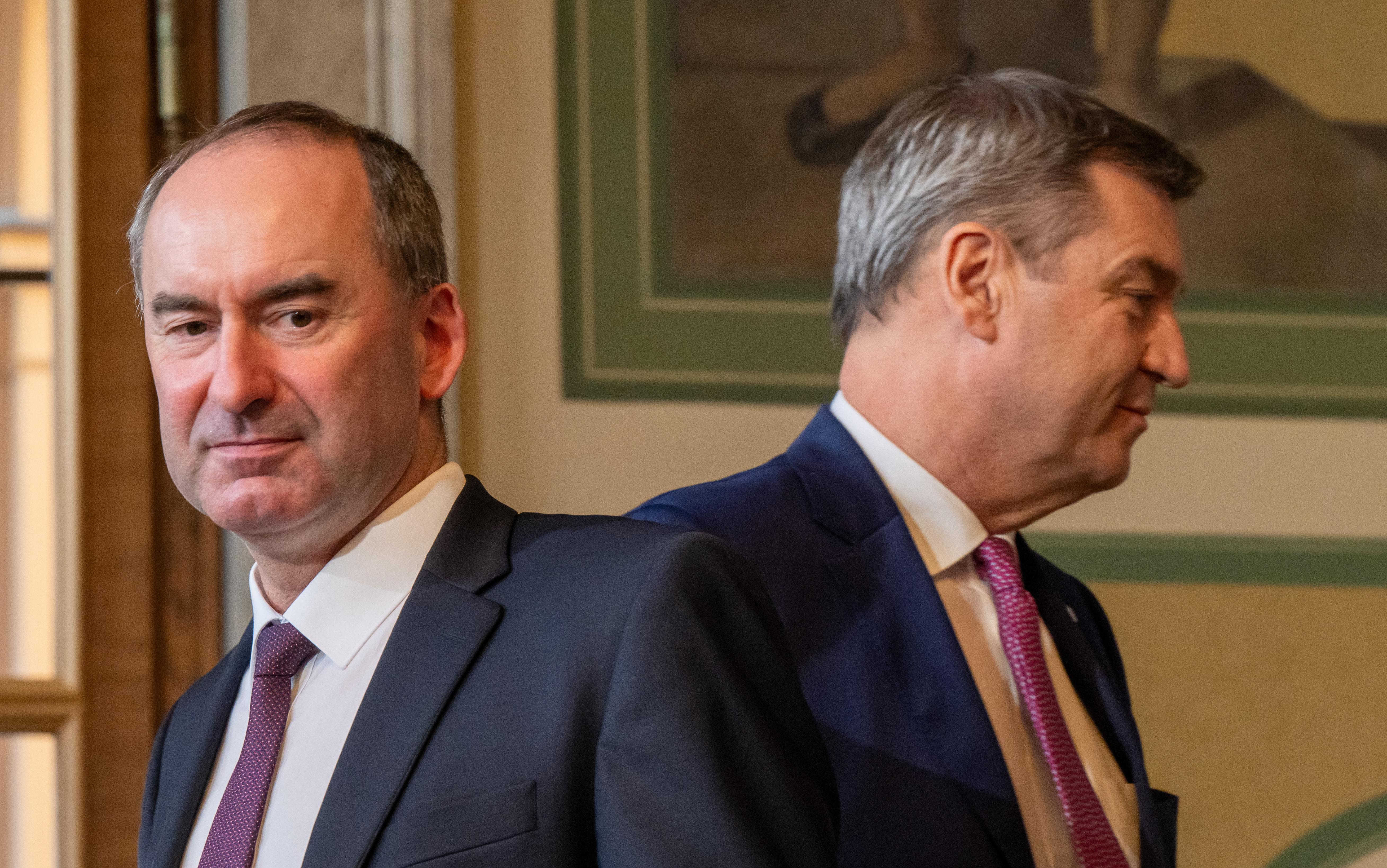 Hubert Aiwanger und Markus Söder im Landtag