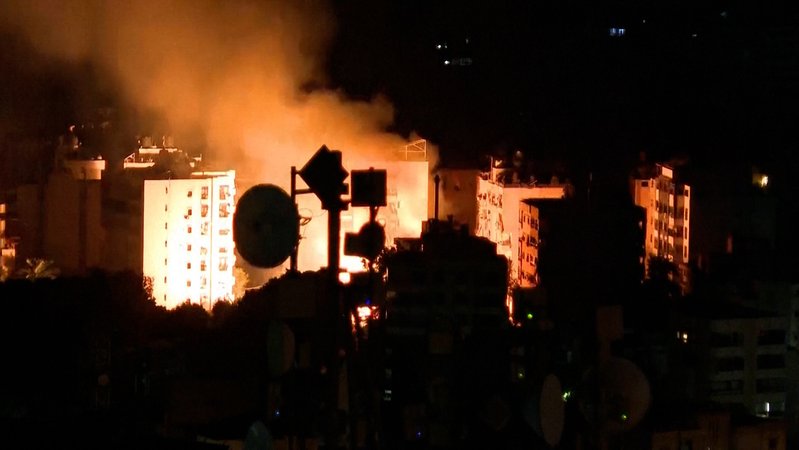 Das israelische Militär hat in der Nacht Beirut massiv aus der Luft angegriffen. | Bild: BR Das israelische Militär hat in der Nacht Beirut massiv aus der Luft angegriffen.