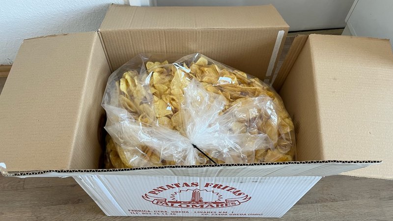 So sehen die mysteriösen 4-Kilo-Schachteln voller Kartoffelchips aus.