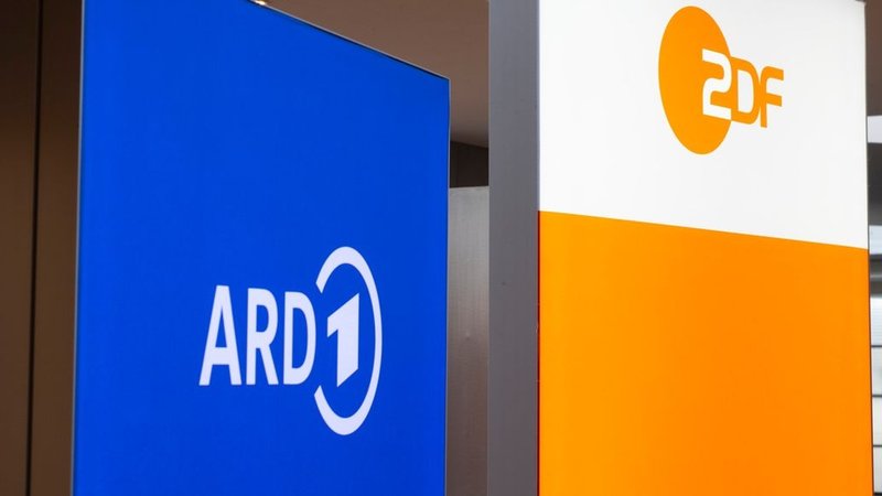 Logos von ARD und ZDF | Bild: dpa-Bildfunk/Boris Roessler Logos von ARD und ZDF