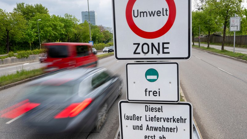 Mittlerer Ring in München | Bild: dpa-Bildfunk/Peter Kneffel Mittlerer Ring in München