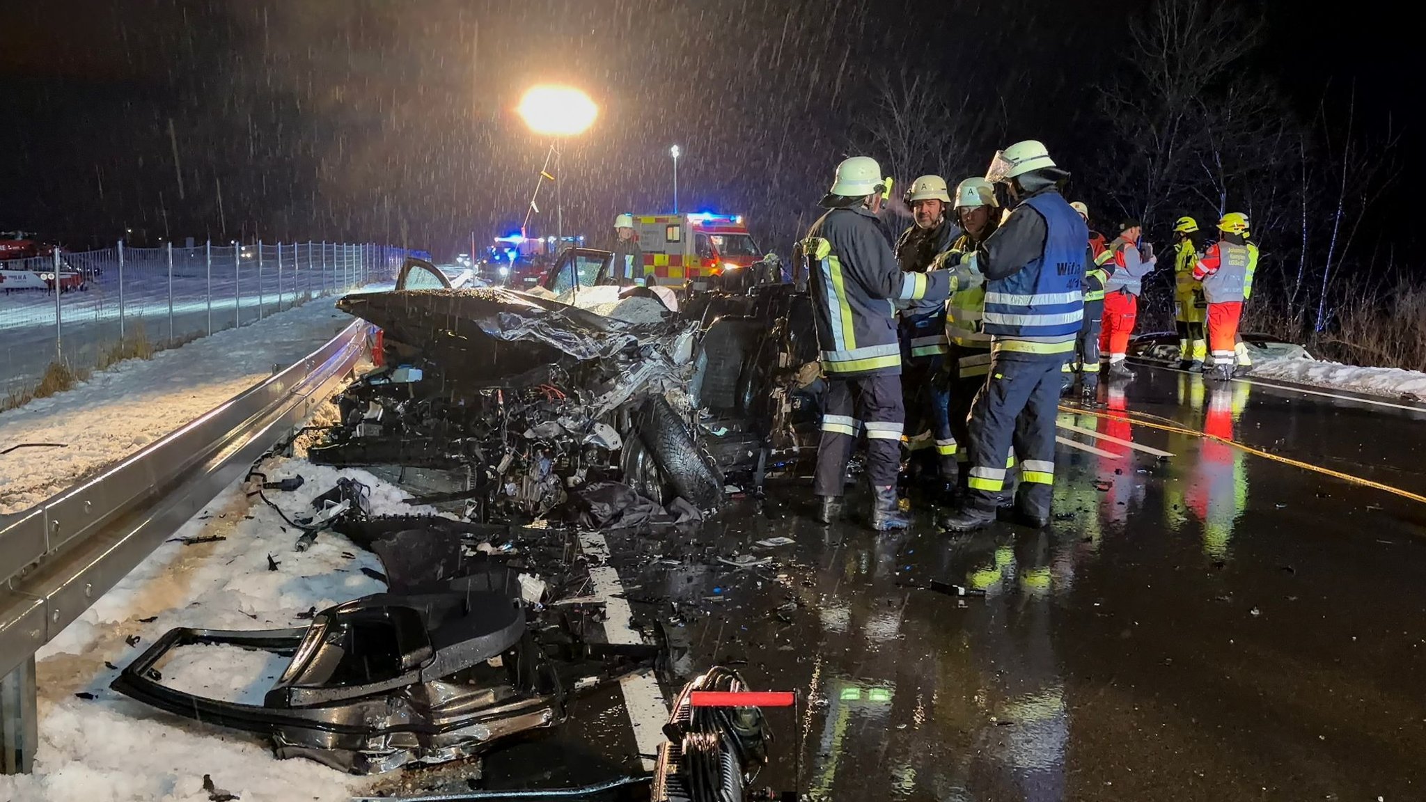 Bei dem Zusammenstoß werden insgesamt fünf Menschen verletzt, zwei von ihnen lebensgefährlich. | Bild: Markus Dorer / BR.de Bei dem Zusammenstoß werden insgesamt fünf Menschen verletzt, zwei von ihnen lebensgefährlich.