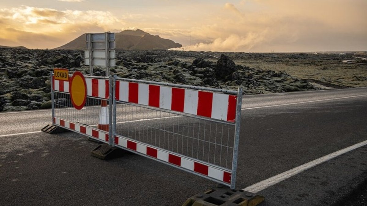 Aufgrund erhöhter seismischer Aktivitäten wurden die Stadt Grindavik auf Island evakuiert: Ein Vulkanausbruch könnte unmittelbar folgen.