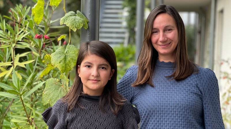 Tamana und ihre Pflegemutter Yvonne. | Bild: BR/Agnieszka Schneider Tamana und ihre Pflegemutter Yvonne.
