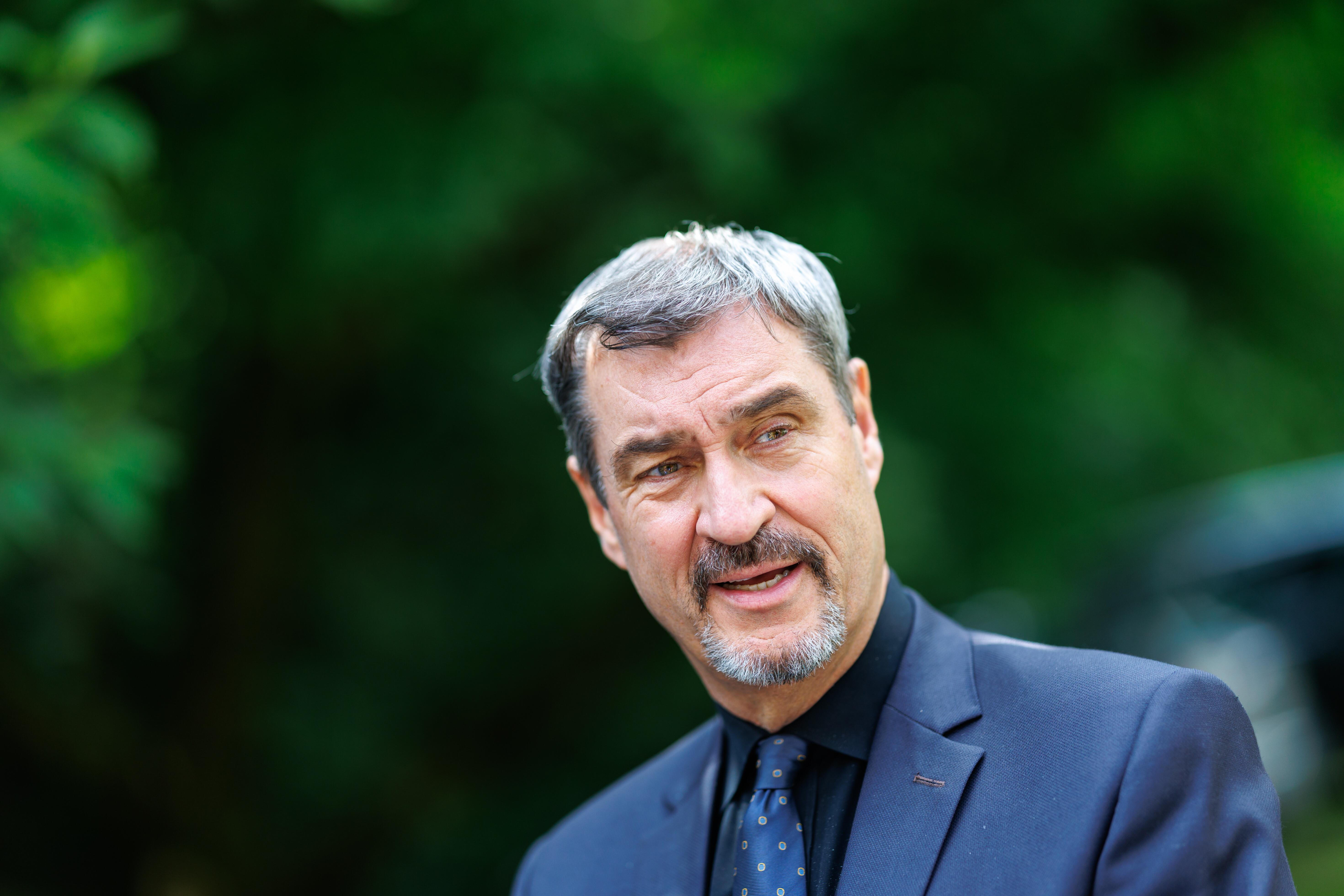 Archivbild: Markus Söder (CSU), Parteivorsitzender und Ministerpräsident von Bayern, gibt am 31.07.2025 nach einer Pressekonferenz ein Interview.