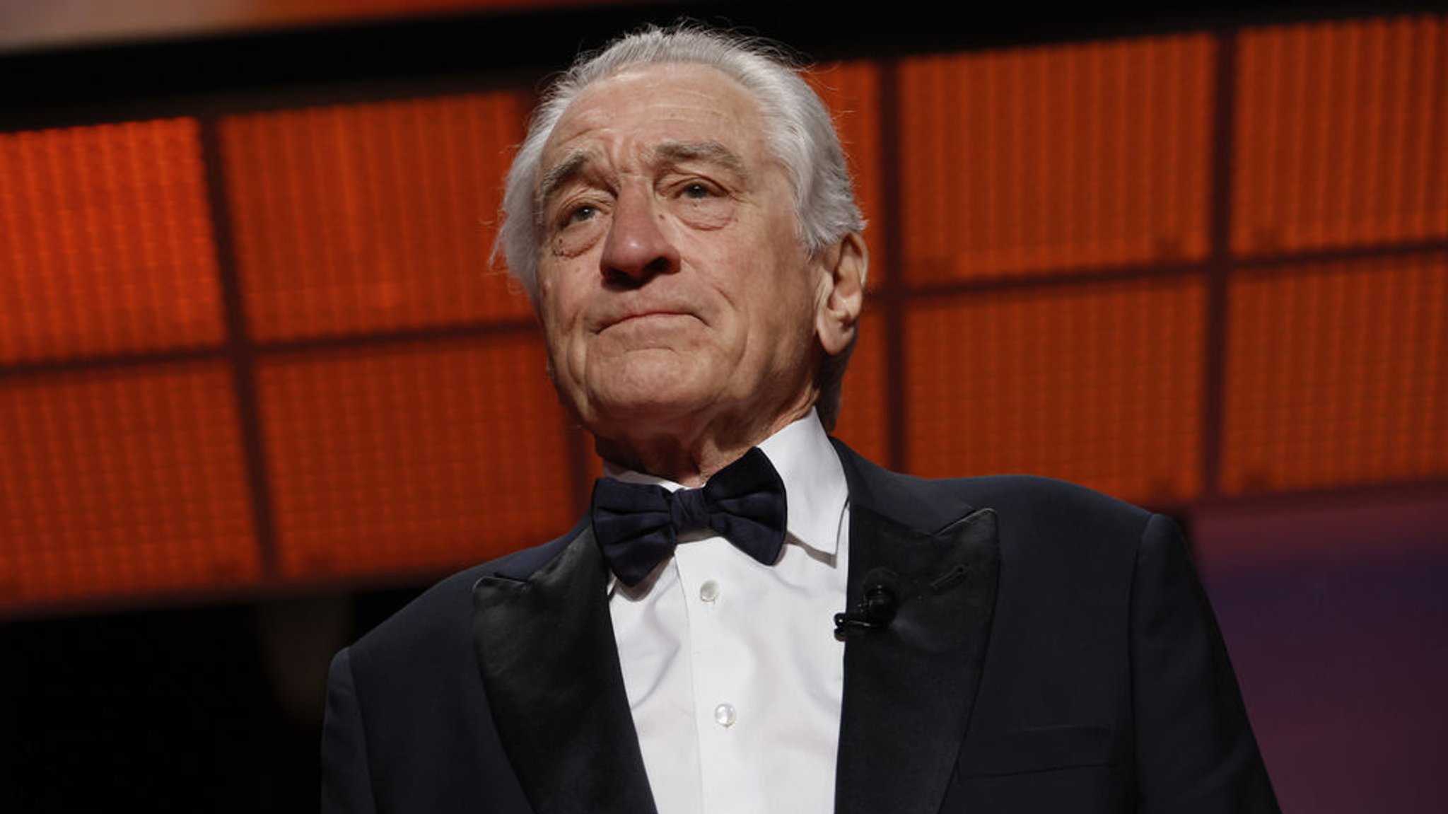 Robert De Niro, Träger der Ehrenpalme, während der Eröffnungszeremonie der 78. Internationalen Filmfestspiele in Cannes. Foto: Joel C Ryan/Invision/AP/dpa +++ dpa-Bildfunk +++